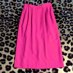 SOLD 🎉HP,🎉 ☯️ VTG Barbie Pink Suit Skirt